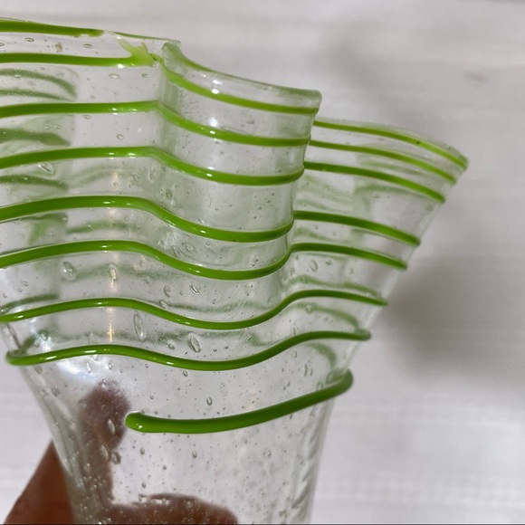 Vintage glass Flower vase green glass overlay in  a spiral - Picture 6 of 8